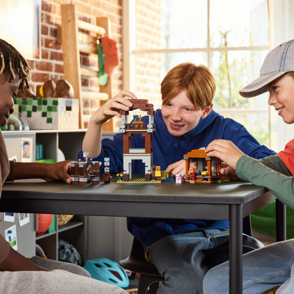 LEGO Minecraft The Pillager Outpost and Ravager 21278