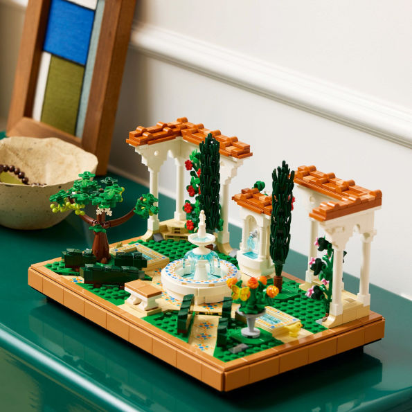 LEGO Icons Fountain Garden 10359