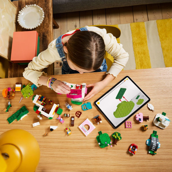 LEGO Animal Crossing Creative Houses: Seasons of Fun 77057