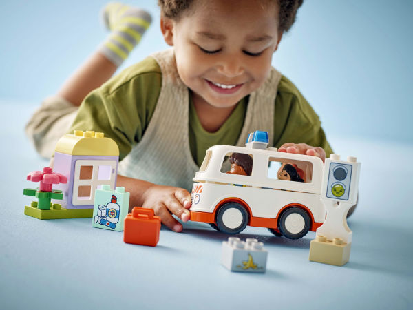 LEGO DUPLO Ambulance & Driver 10447