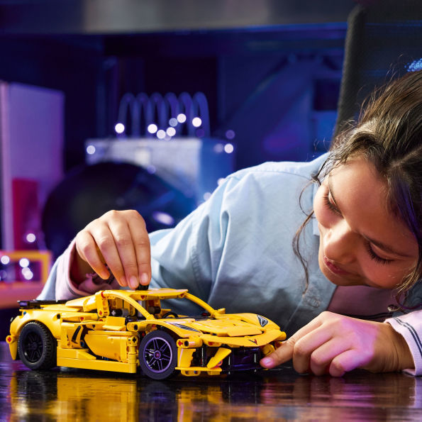LEGO Technic 42205 Chevrolet Corvette Stingray