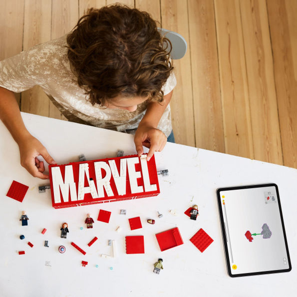 LEGO Super Heroes Marvel MARVEL Logo & Minifigures 76313