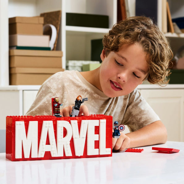 LEGO Super Heroes Marvel MARVEL Logo & Minifigures 76313