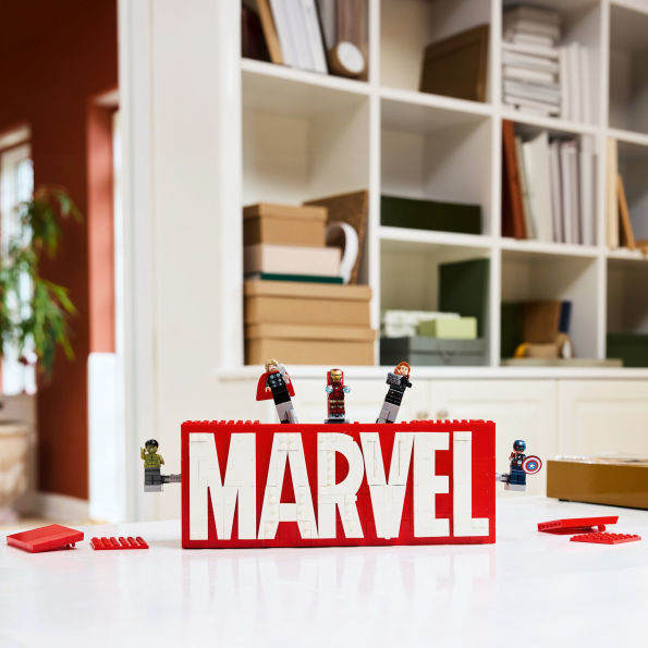 LEGO Super Heroes Marvel MARVEL Logo & Minifigures 76313