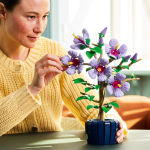 Alternative view 4 of LEGO Botanicals Hibiscus 10372