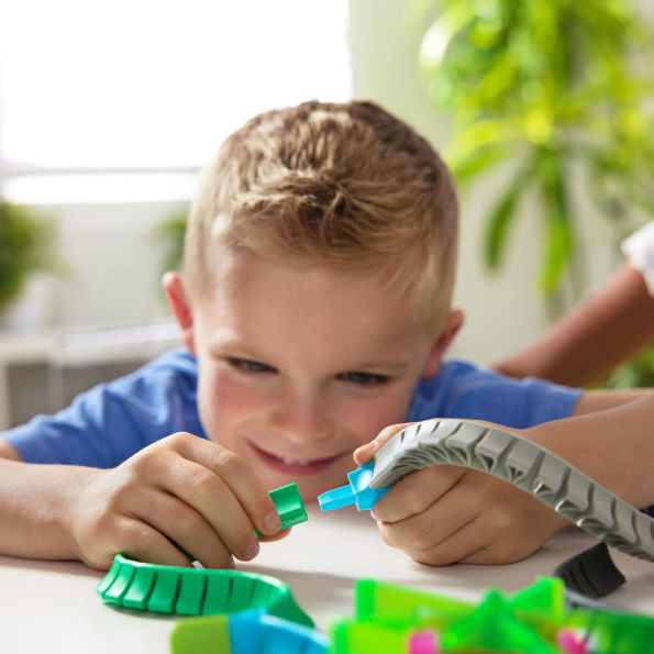 Hexbugs BOTS Nano Land, Sensory Toys for Kids & Cats with Over 40 Pieces & 3 Nano Bots, Toy Playsets & Mini Robot Toy for Kids Ages 3 & Up, Batteries Included