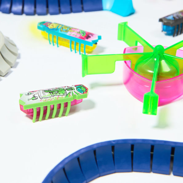 Hexbugs BOTS Nano Land, Sensory Toys for Kids & Cats with Over 40 Pieces & 3 Nano Bots, Toy Playsets & Mini Robot Toy for Kids Ages 3 & Up, Batteries Included
