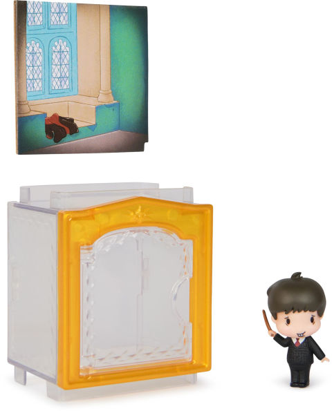 Wizarding World Harry Potter, Micro Magical Moments Year 5 Surprise Blind Box Figure & Display Case (Styles May Vary)