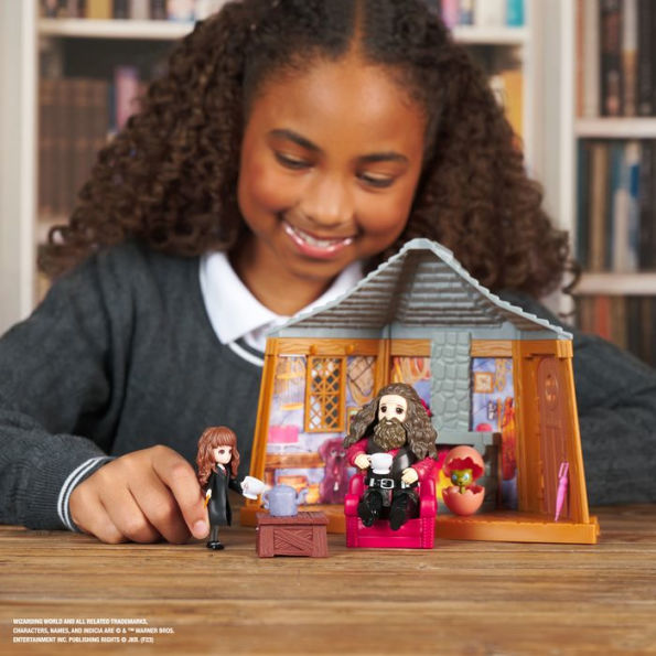 Wizarding World Harry Potter, Magical Minis Hagrid's Hut Playset with 2 Figures and 9 Doll Accessories, Kids Toys for Ages 6 and up