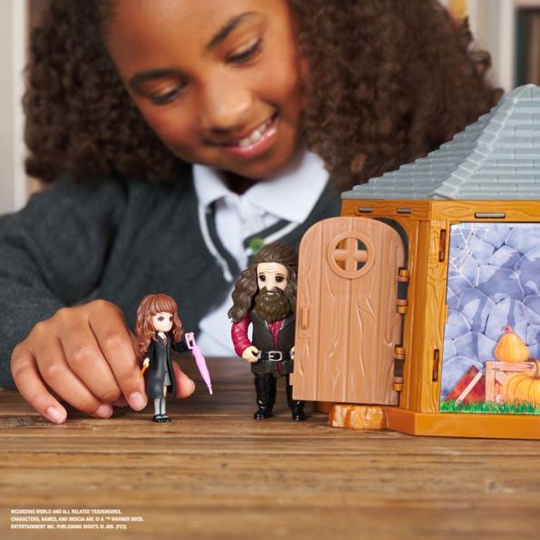 Wizarding World Harry Potter, Magical Minis Hagrid's Hut Playset with 2 Figures and 9 Doll Accessories, Kids Toys for Ages 6 and up