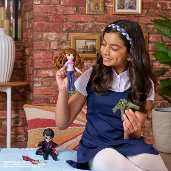 Wizarding World Harry Potter, 8-inch Harry Potter & Hermione Granger Dolls & Accessories Gift Set, over 20 Pieces, Kids Toys for Ages 6 and up