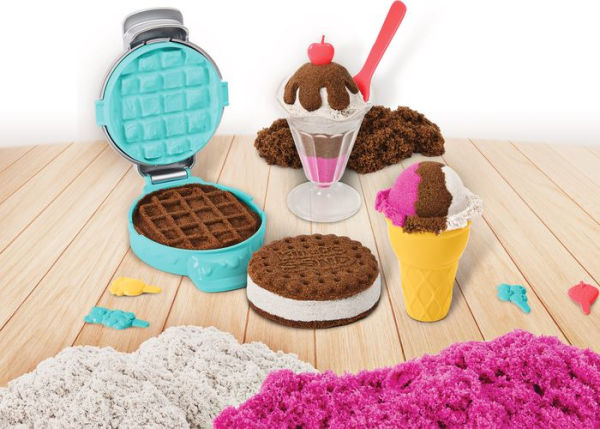 Kinetic Sand Scents, Ice Cream Treats Playset with 3 Colors of All-Natural Scented Play Sand and 6 Serving Tools, Sensory Toys for Kids Ages 3 and up