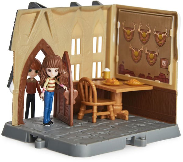 Wizarding World Three Broomsticks Collectible Doll Playset