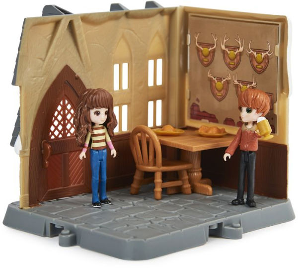 Wizarding World Three Broomsticks Collectible Doll Playset