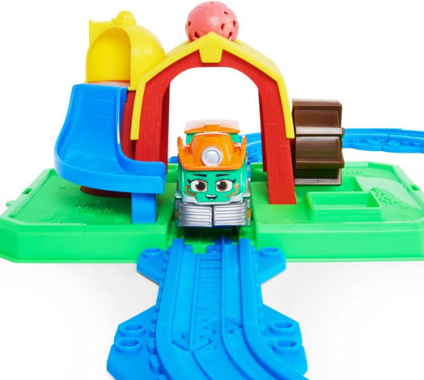 Mighty Express, Farm Station Adventure Bucket and 11-Piece Train Track Set with Exclusive Farmer Faye Toy Train