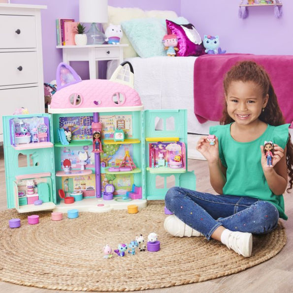 Gabbys Dollhouse, Deluxe Figure Gift Set with 7 Toy Figures and Surprise Accessory, Kids Toys for Ages 3 and up