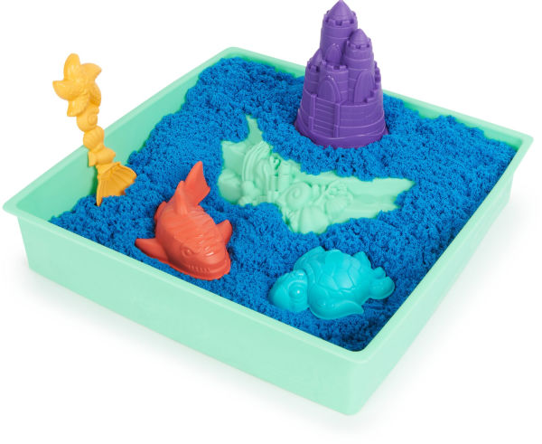 Kinetic Sand Sandbox Set, 1lb Blue Play Sand, Sandbox Storage, 4 Molds and Tools, Sensory Toys for Kids Ages 3+