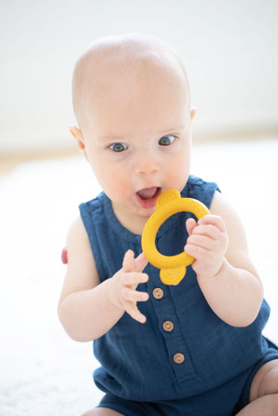 MONKEY RATTLE TEETHER