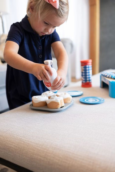 Pretendables Cinnamon Roll Set