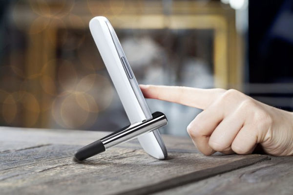 Quirky Upwrite Stylus and Kickstand for Your Smartphone