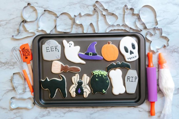 Trick or Treat Deluxe Cookie Decorating Set