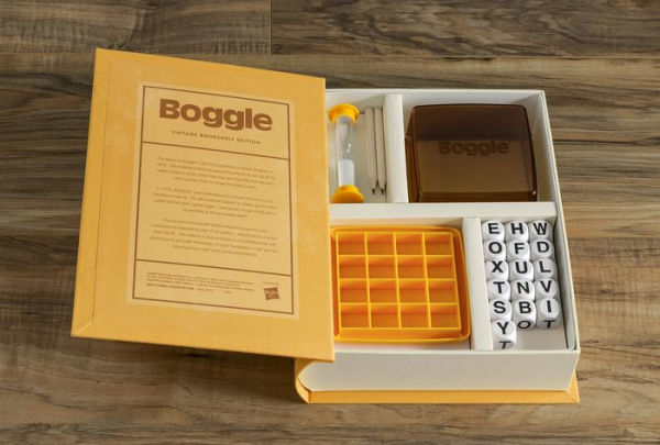 Boggle Board Game Vintage Bookshelf Edition (Linen Book)