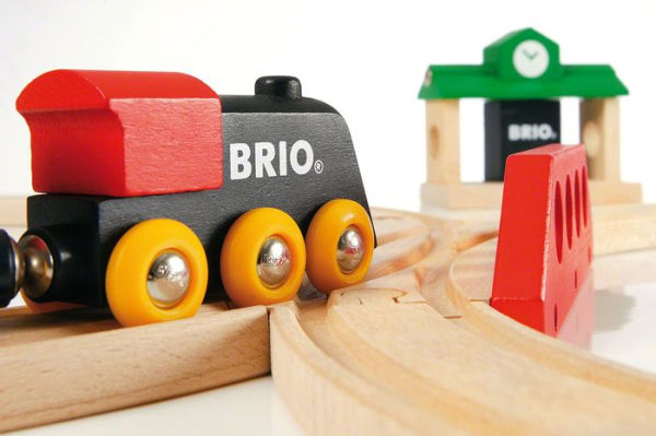 BRIO World Wooden Railway Train Set Classic Figure 8 Set