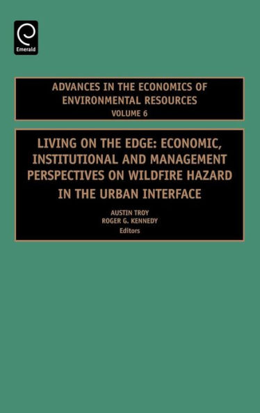 Living on the Edge: Economic, Institutional and Management Perspectives on Wildfire Hazard in the Urban Interface / Edition 1