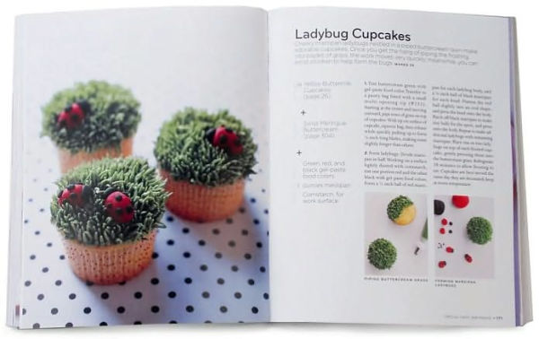 Martha Stewart's Cupcakes: 175 Inspired Ideas for Everyone's Favorite Treat: A Baking Book