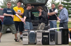 Alternative view 3 of LAN Party: Inside the Multiplayer Revolution