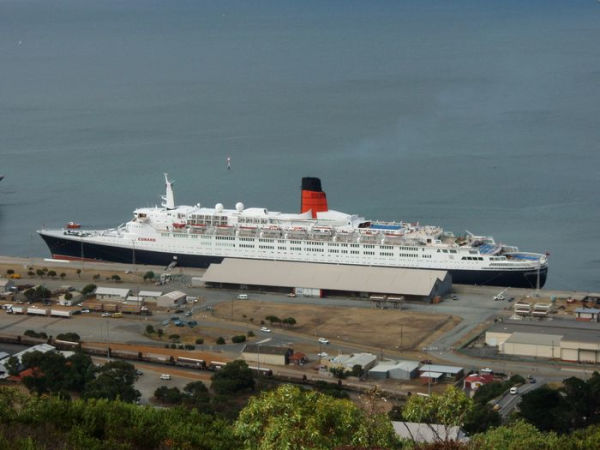 QE2: A 50th Anniversary Celebration: A 50th Anniversary Celebration