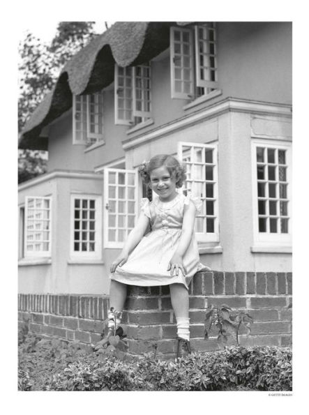 Informally Royal: Studio Lisa and the Royal Family 1936-1966