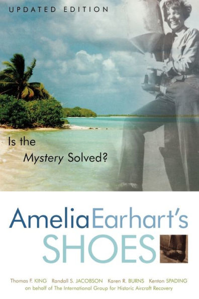 Amelia Earhart's Shoes / Edition 2