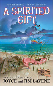 Title: A Spirited Gift (Missing Pieces Mystery Series #3), Author: Joyce Lavene