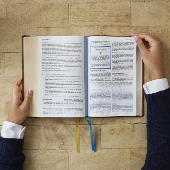 Enduring Word Study Bible: Pastoral Commentary from Every Chapter of the Bible (NKJV, Hardcover, Red Letter, Comfort Print)