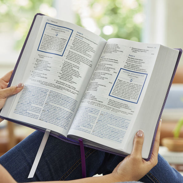 Enduring Word Study Bible: Pastoral Commentary from Every Chapter of the Bible (NKJV, Hardcover, Red Letter, Comfort Print)