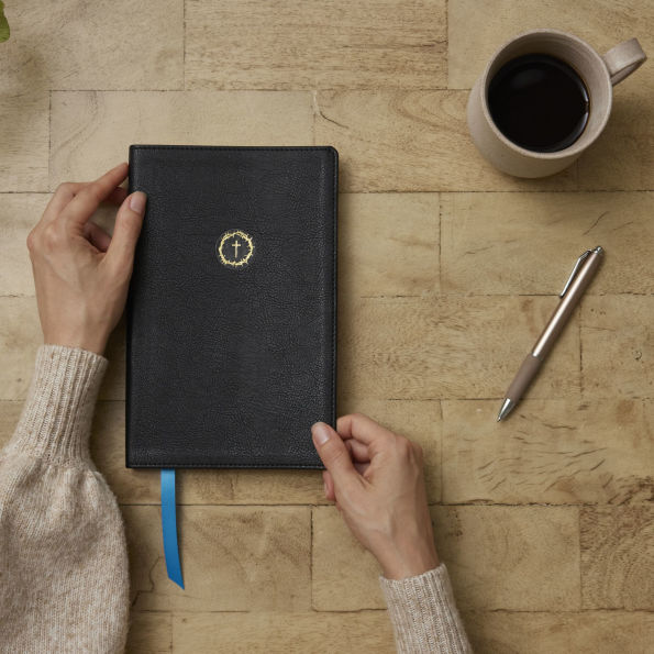 Spurgeon and The Gospels: Gospels with Devotions from Charles (NKJV, Black Leathersoft, Comfort Print)