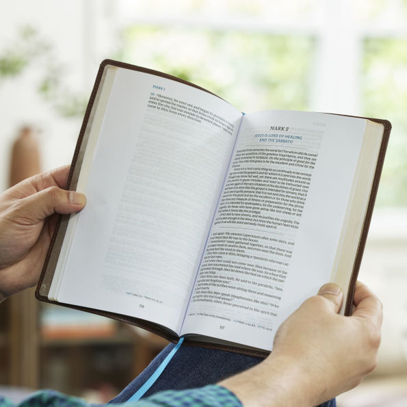 Spurgeon and The Gospels: Gospels with Devotions from Charles (NKJV, Black Leathersoft, Comfort Print)