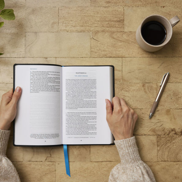 Spurgeon and The Gospels: Gospels with Devotions from Charles (NKJV, Black Leathersoft, Comfort Print)