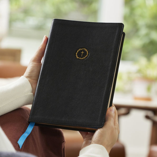 Spurgeon and The Gospels: Gospels with Devotions from Charles (NKJV, Black Leathersoft, Comfort Print)