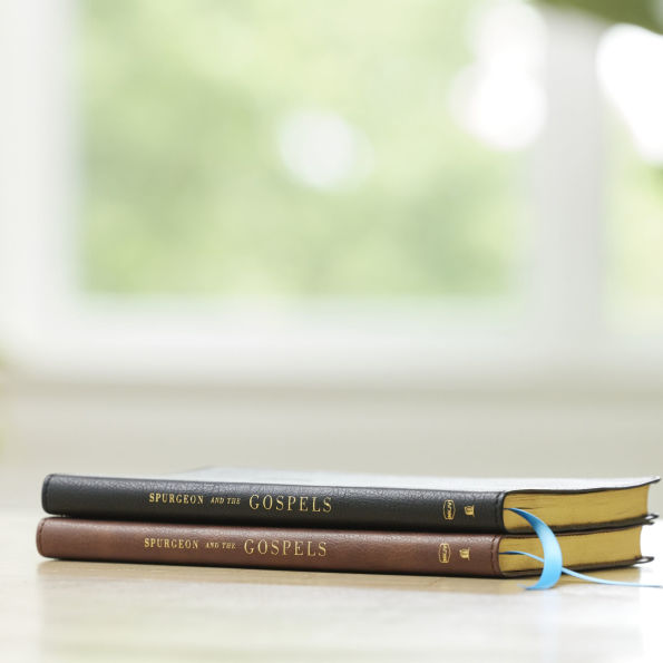 Spurgeon and The Gospels: Gospels with Devotions from Charles (NKJV, Black Leathersoft, Comfort Print)