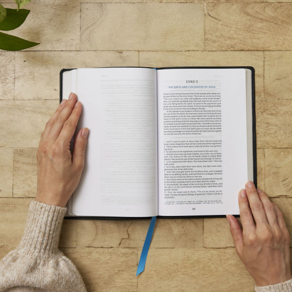 Spurgeon and The Gospels: Gospels with Devotions from Charles (NKJV, Black Leathersoft, Comfort Print)