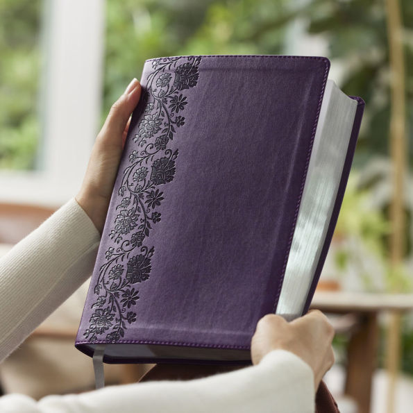 NKJV Giant Print End-of-Verse Reference Bible, Purple Leathersoft, Red Letter, Comfort Print: Holy Bible