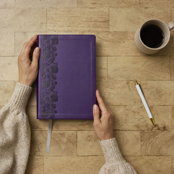 NKJV Giant Print End-of-Verse Reference Bible, Purple Leathersoft, Red Letter, Comfort Print: Holy Bible