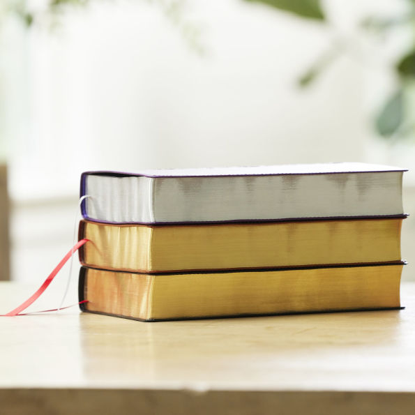 NKJV Giant Print End-of-Verse Reference Bible, Purple Leathersoft, Red Letter, Comfort Print: Holy Bible