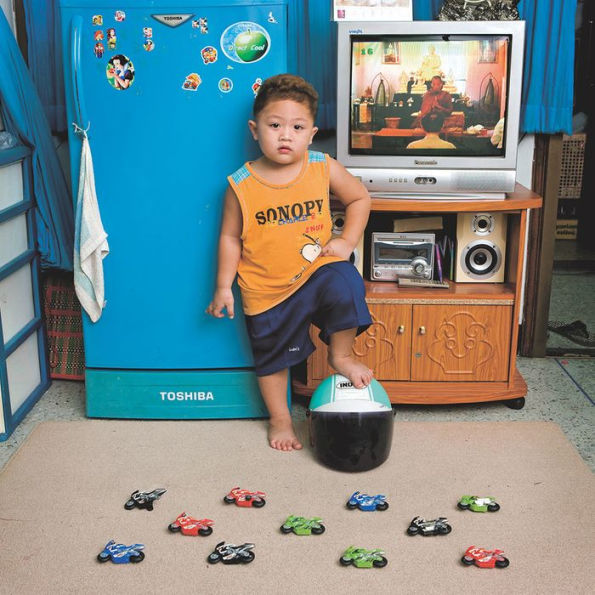 Toy Stories: Photos of Children from Around the World and Their Favorite Things