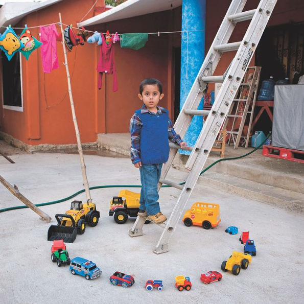 Toy Stories: Photos of Children from Around the World and Their Favorite Things