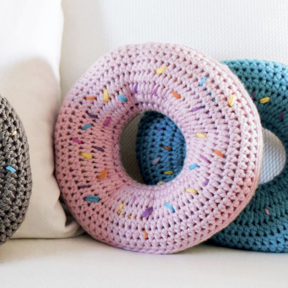 Crochet Creations ~ Hinkler Books - Starter Kit to Learn to Crochet with  Yarn