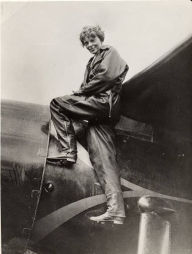 Title: Making History in the Air: An Interactive Biography of Charles Lindbergh and Amelia Earhart, Author: Herman Melville
