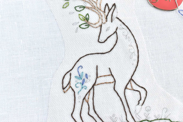 Embroidered Mythical Creatures: 50+ Iron-on Transfers Inspired by Fairy Tales & Fantasy